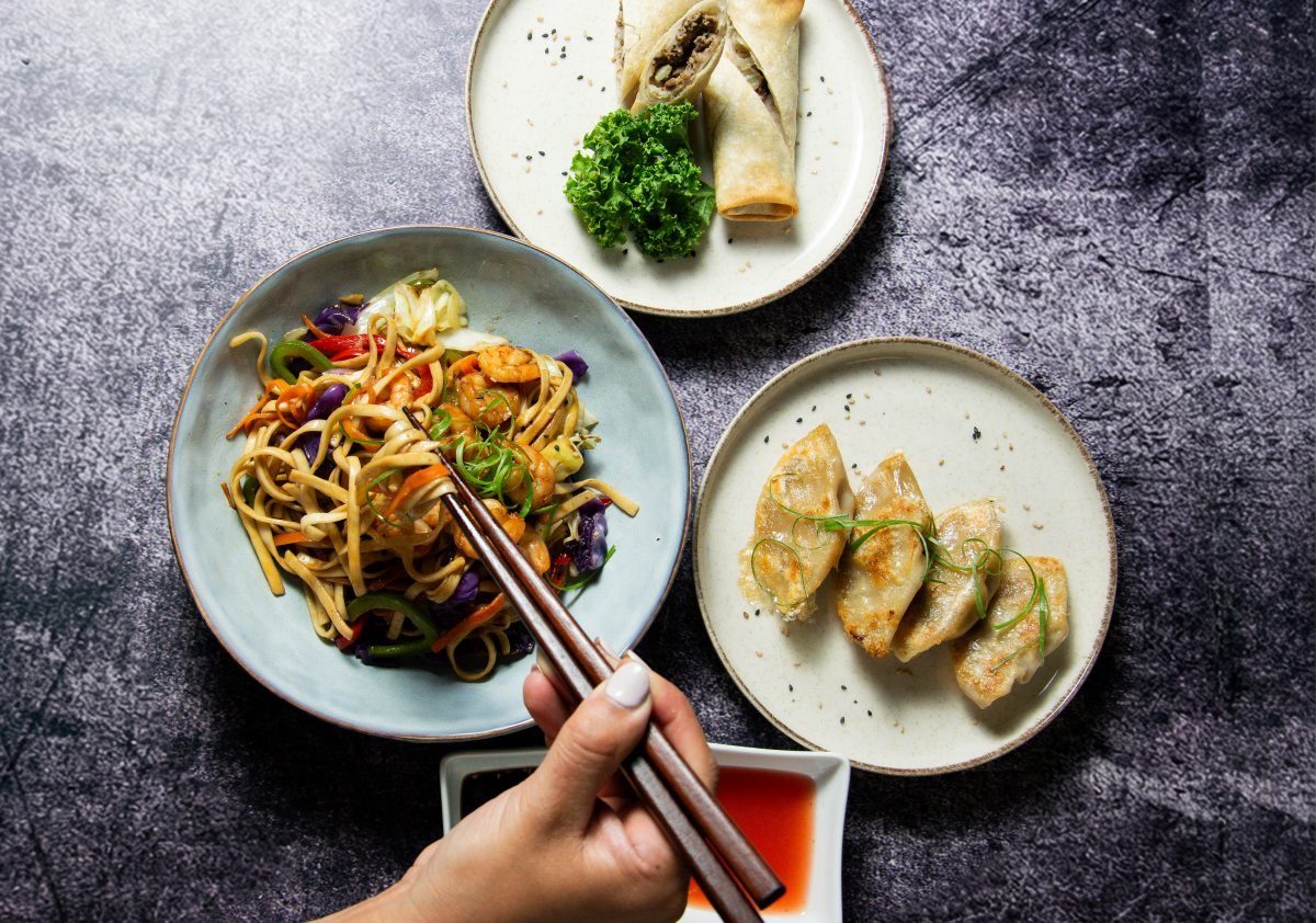 Platos asiáticos: noodles, gyozas y rolls
